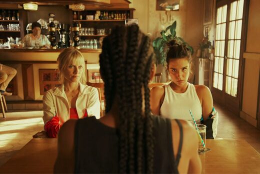 Voleuses Plongez Dans 3 Séries Du Même Style !