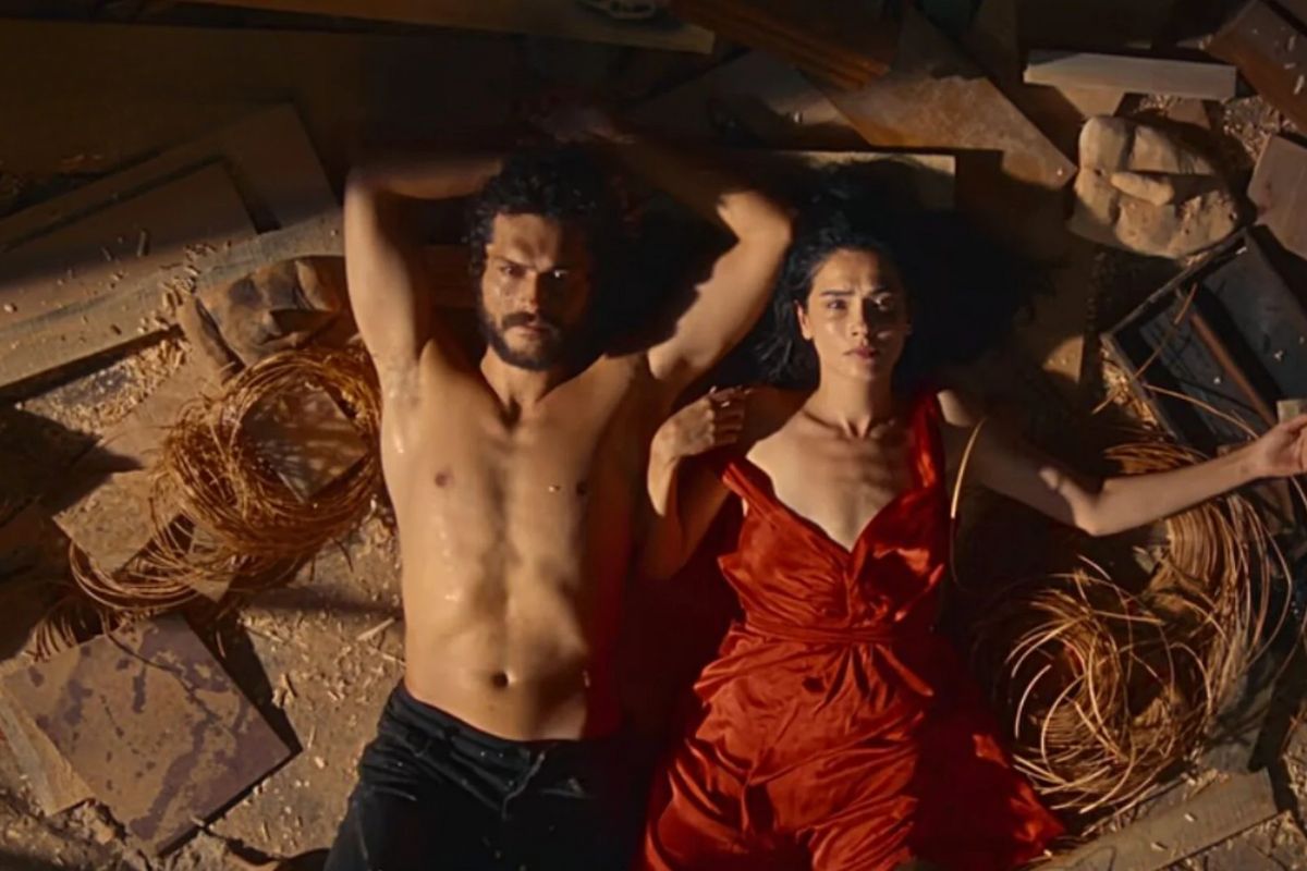 Après Le Tailleur, Cette Nouvelle Romance Turque Fait Des Ravages Sur Netflix !