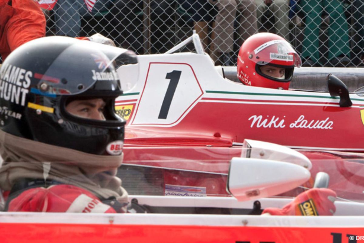 Ce Soir à La Tv Chris Hemsworth Et Daniel Brühl Passent Derrière Le Volant Pour Une Course Sensationnelle !