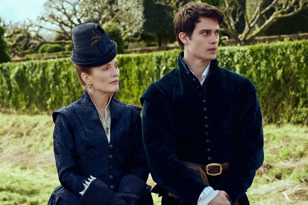 Mary & George Julianne Moore Est Comtesse Dans Le Drame Scandaleux De Canal+ !