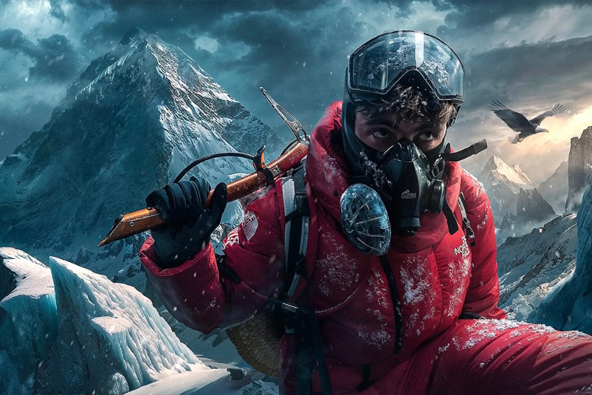 Inoxtag devant le mont Everest